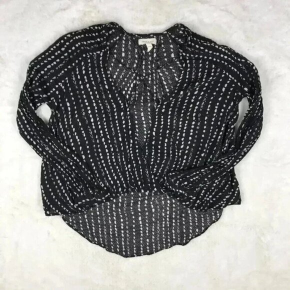 URBAN OUTFITTERS Criss Cross Front Top Size Small - Picture 8 of 9